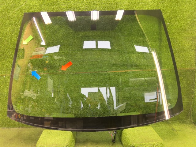 【中古】中古部品 プリウス ZVW30 ﾌﾛﾝﾄｳｲﾝﾄﾞｶﾞﾗｽ 【3330200100-252422000011200】
