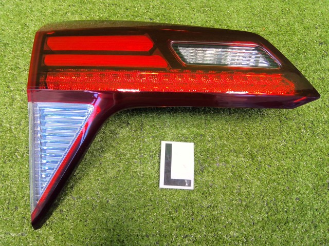 【中古】中古部品 ヴェゼル RU3 左ﾌｨﾆｯｼｬｰﾊﾟﾈﾙ 【3330200100-252390000015220】