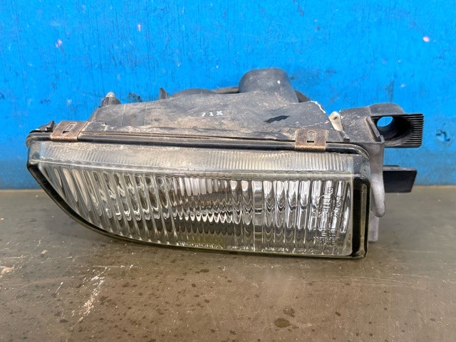【中古】中古部品 コンフォート YXS11 右ﾌｫｸﾞﾗﾝﾌﾟ 【3330530100-000005550910850】