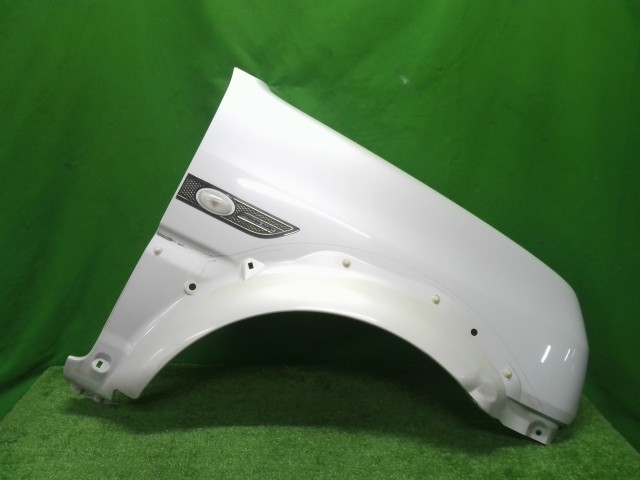 【中古】中古部品 ジムニーシエラ JB43W 右フロントフェンダー 【3310200100-000022742510600】|e-cleマート