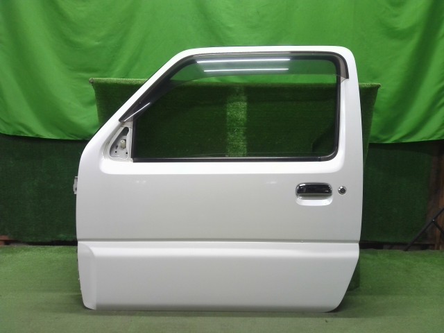 【中古】中古部品 ジムニーシエラ JB43W 左ﾌﾛﾝﾄﾄﾞｱ 【3310200100-000022742513200】