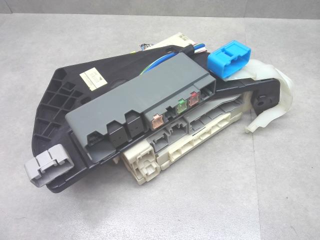 【中古】中古部品 アルファード ANH20W ﾋｭｰｽﾞﾎﾞｯｸｽ 【3310550000-260325000867800】
