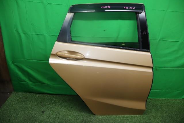 【中古】中古部品 フィット GP5 右ﾘｱﾄﾞｱ 【3330950100-000062031113300】｜e-cleマート