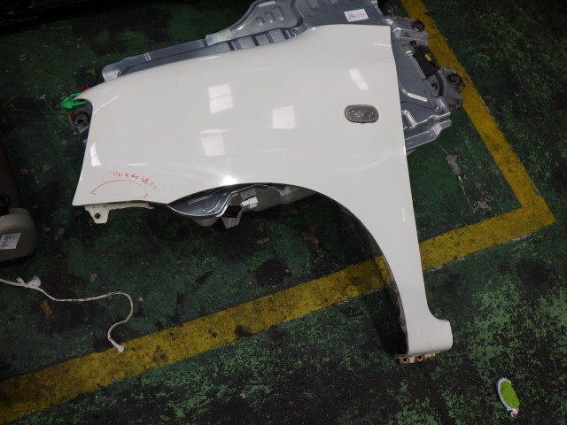 【中古】中古部品 ミニカ H42A 左ﾌﾛﾝﾄﾌｪﾝﾀﾞｰ 【3331010800-000024107210700】