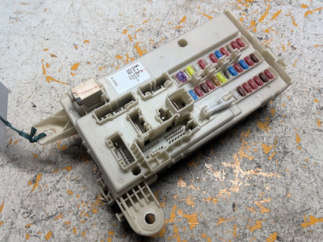【中古】中古部品 タント LA650S ﾋｭｰｽﾞﾎﾞｯｸｽ 【3310160100-000004511467800】