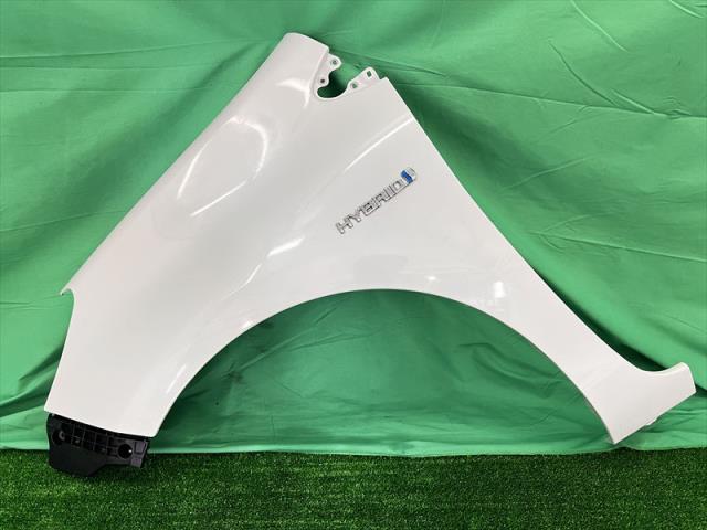 【中古】中古部品 アクア NHP10 左ﾌﾛﾝﾄﾌｪﾝﾀﾞｰ 【3330240100-002026539310700】