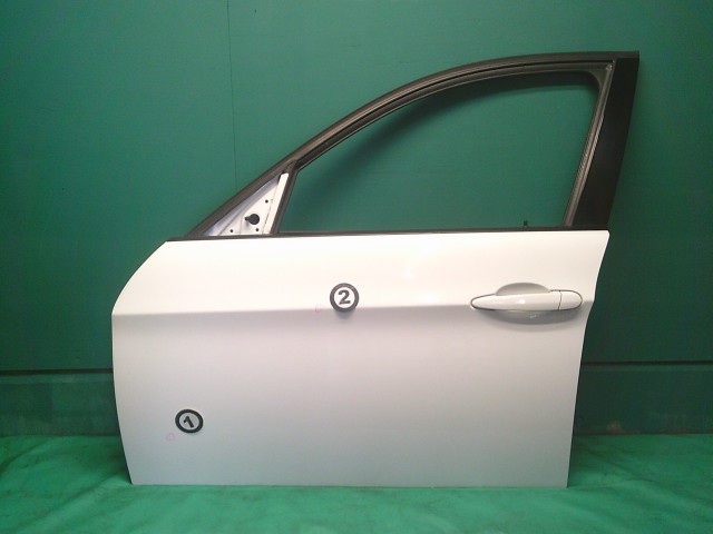 【中古】中古部品 BMW 3シリーズ VA20 左ﾌﾛﾝﾄﾄﾞｱ 【3330990500-260415000113200】
