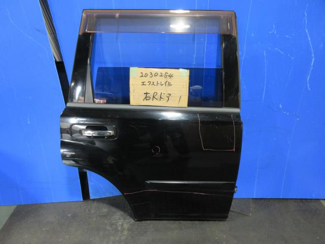 【中古】中古部品 エクストレイル NT30 右ﾘｱﾄﾞｱ 【3310220100-001631286213300】