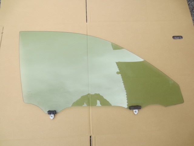 【中古】中古部品 カローラフィールダー NKE165G 右ﾌﾛﾝﾄﾄﾞｱｶﾞﾗｽ 【3340240100-202600002813130】