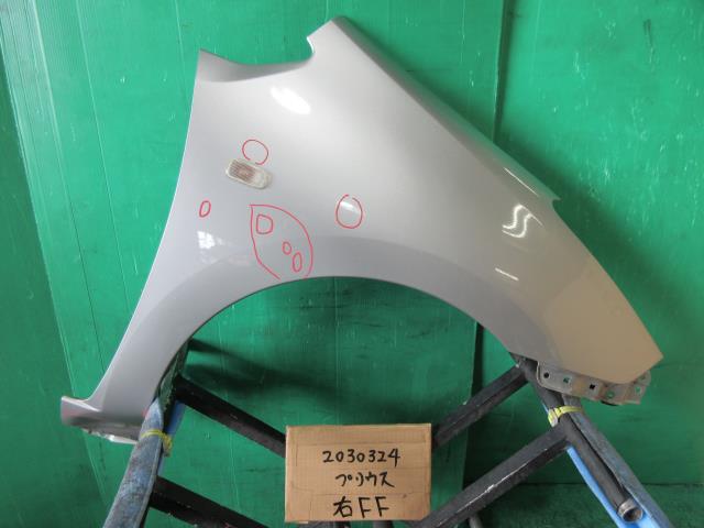 【中古】中古部品 プリウス NHW20 右ﾌﾛﾝﾄﾌｪﾝﾀﾞｰ 【3310220100-001621755010600】