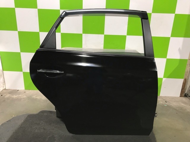 【中古】中古部品 プリウスα ZVW41W 右ﾘｱﾄﾞｱ 【3330530100-000005557913300】
