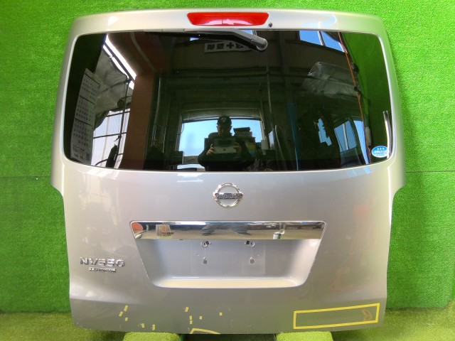 【中古】中古部品 NV350キャラバン KS2E26 ﾊﾞｯｸﾄﾞｱ 【3330200100-252471000015800】｜e-cleマート 78,469円
