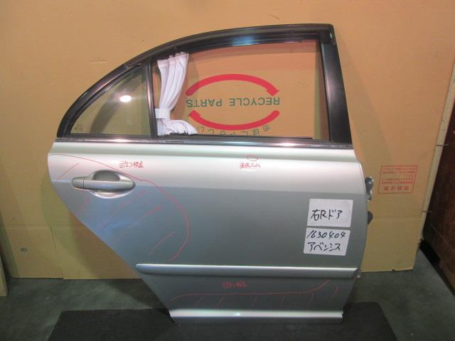 【中古】中古部品 アベンシス AZT250 右ﾘｱﾄﾞｱ 【3310220100-001281114713300】