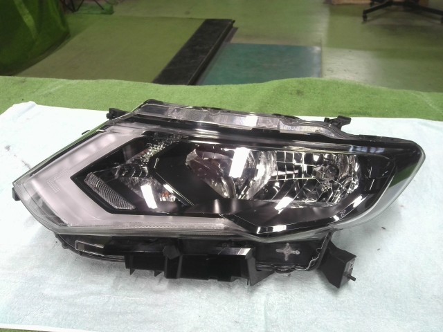 【中古】中古部品 エクストレイル T32 左ﾍｯﾄﾞﾗﾝﾌﾟ 【3310200100-000022665410900】｜e-cleマート