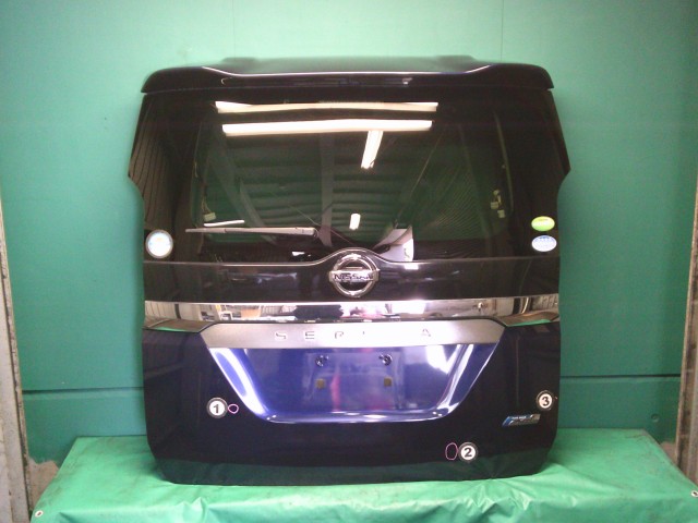【中古】中古部品 セレナ GC27 バックドア 【3330990500-260427000315800】|e-cleマート