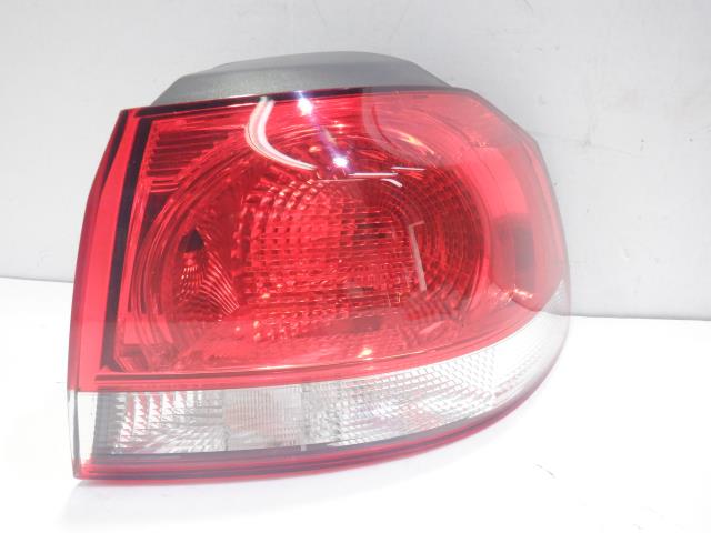 【中古】中古部品 VW ゴルフ 1KCAX 右ﾃｰﾙﾗﾝﾌﾟ 【3310250100-000213043615500】