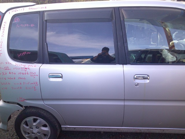 【中古】中古部品 ムーヴ L900S 右ﾘｱﾄﾞｱ 【3340030100-020863300013300】｜e-cleマート