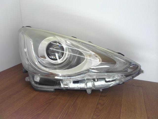 【中古】中古部品 アクア NHP10 右ヘッドランプ 【3310550000-260410000310800】|e-cleマート