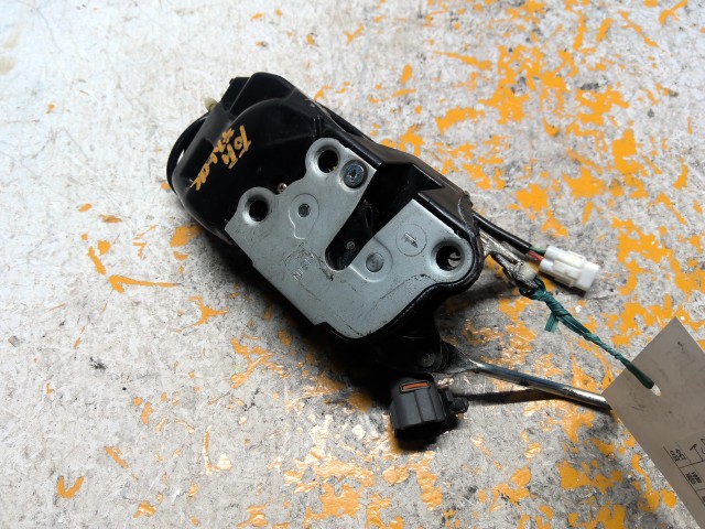 【中古】中古部品 エスティマ TCR10W 右フロントドアロックソレノイド 【3310160100-000004463464550】|e-cleマート