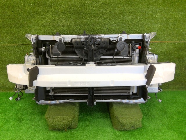 【中古】中古部品 レクサス CT ZWA10 ラジエータコアサポート 【3330200100-252514000017180】|e-cleマート