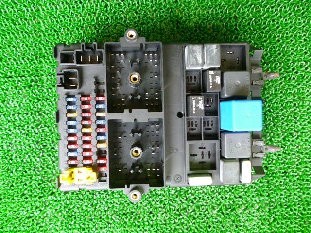 中古部品 ジープ グランドチェロキー WJ40 ヒューズボックス