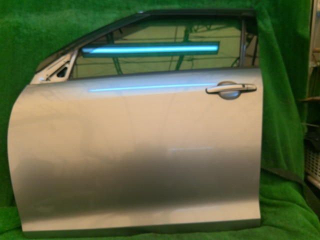 【中古】中古部品 スイフト ZC72S 左ﾌﾛﾝﾄﾄﾞｱ 【3260240000-260514000313200】｜e-cleマート