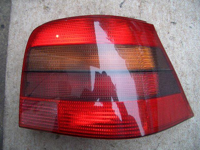 【中古】中古部品 VW ゴルフ 1JAEH 右ﾃｰﾙﾗﾝﾌﾟ 【3310070100-000830666715500】