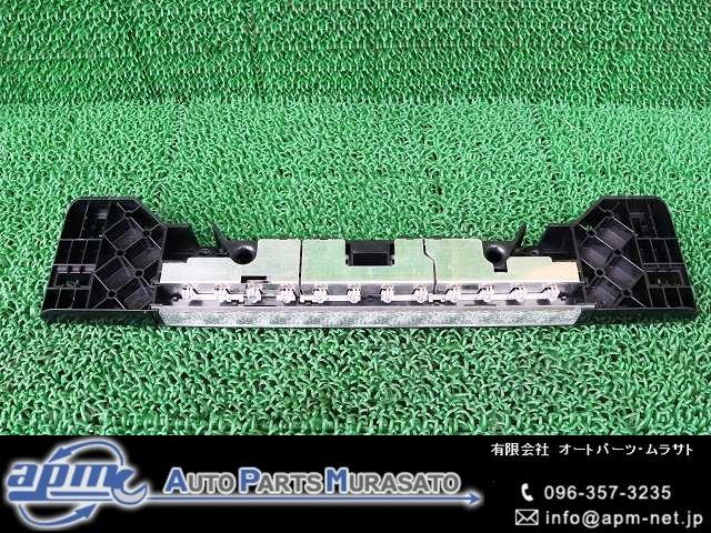 【中古】中古部品 プジョー 407 D2BR その他 ﾗﾝﾌﾟ類 【3310070100-001532496069200】