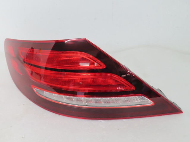 【中古】中古部品 ベンツ SLC 172431 左ﾃｰﾙﾗﾝﾌﾟ 【3380050000-000038351815600】｜e-cleマート