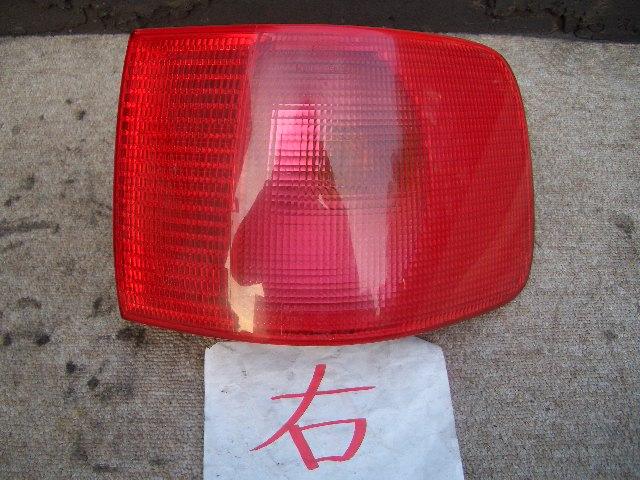 【中古】中古部品 アウディ A6 4AABC 右ﾃｰﾙﾗﾝﾌﾟ 【3310070100-000823351815500】