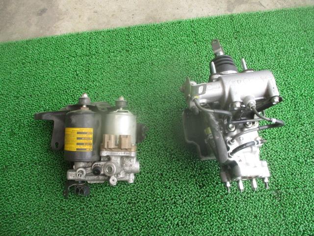 【中古】中古部品 プリウスα ZVW41W ABSアクチュエーター 【3310190100-000266003042500】|e-cleマート