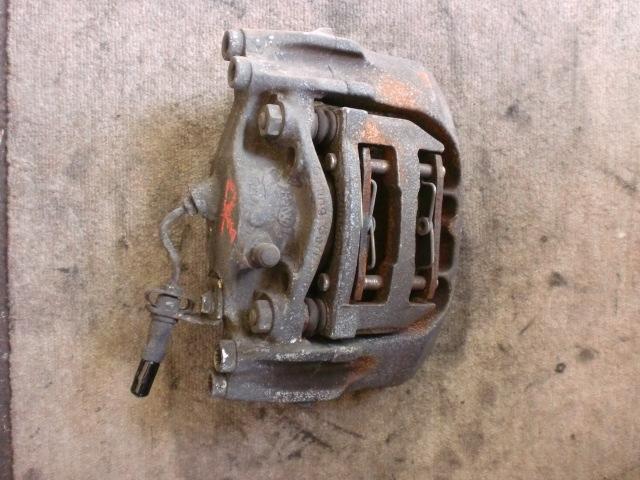【中古】中古部品 VW ヴァナゴン 70AAF 右ﾌﾛﾝﾄｷｬﾘﾊﾟｰ 【3310070100-000961859744330】