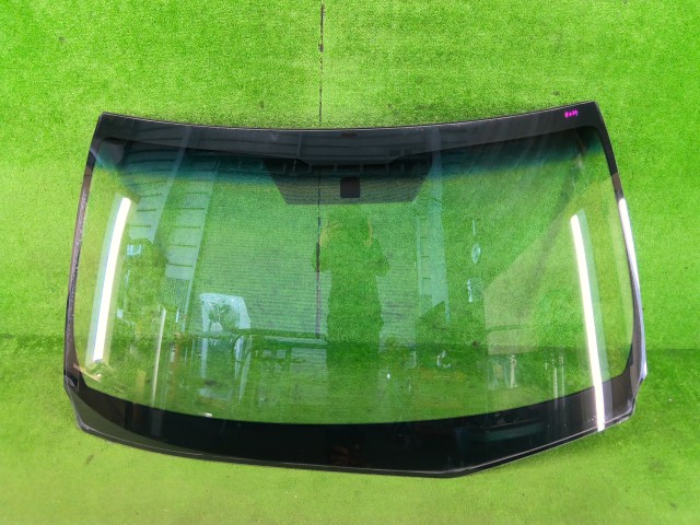 【中古】中古部品 クラウン AWS210 ﾌﾛﾝﾄｳｲﾝﾄﾞｶﾞﾗｽ 【3330990100-260501000111200】｜e-cleマート