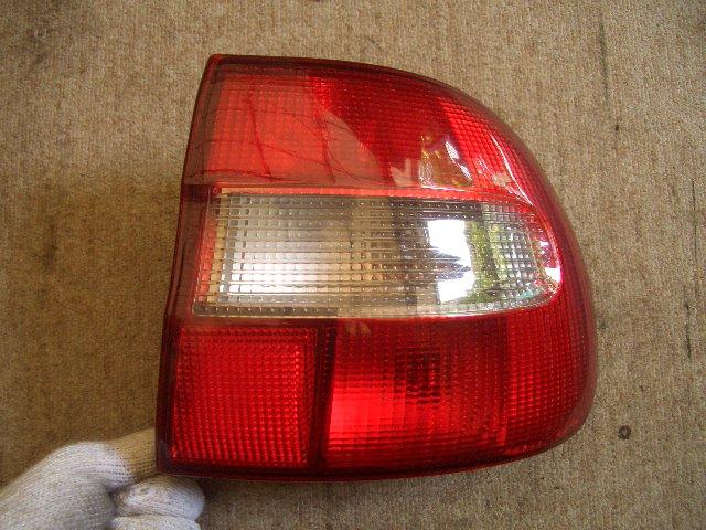 【中古】中古部品 ボルボ 40シリーズ 4B4184W 右ﾃｰﾙﾗﾝﾌﾟ 【3310070100-000918409815500】