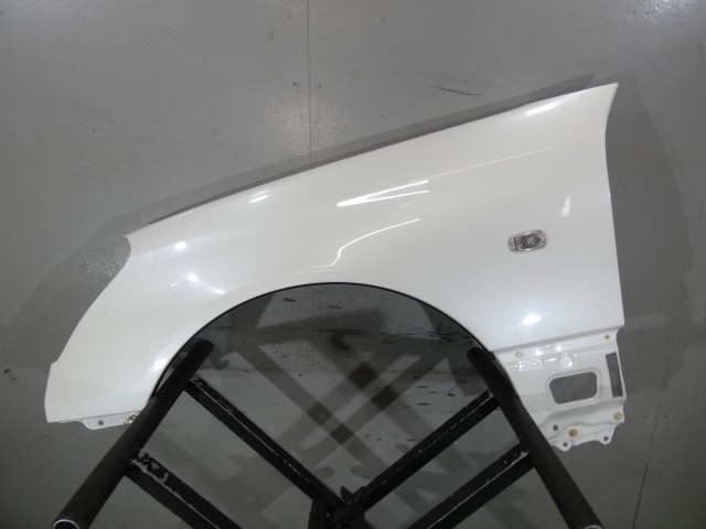 【中古】中古部品 セルシオ UCF31 左ﾌﾛﾝﾄﾌｪﾝﾀﾞｰ 【3260250000-000026069710700】｜e-cleマート
