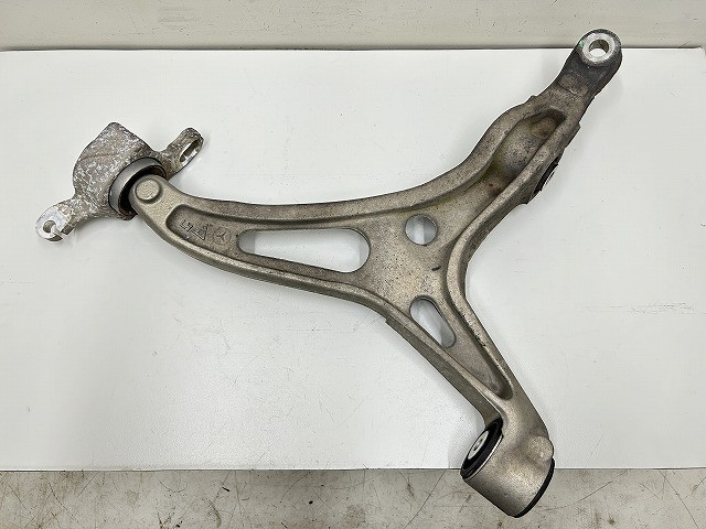 【中古】中古部品 ベンツ Rクラス 251065 左ﾌﾛﾝﾄﾛｱｱｰﾑ 【3310070100-000203015151740】｜e-cleマート