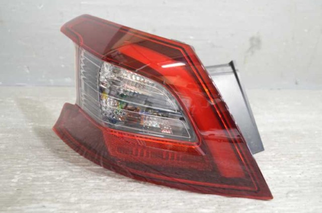 【中古】中古部品 プジョー 308 T9YH01 左ﾃｰﾙﾗﾝﾌﾟ 【3310580000-260604000415600】｜e-cleマート