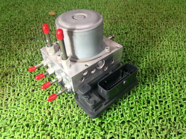 【中古】中古部品 セレナ GC27 ABSアクチュエーター 【3330540100-260420000442500】|e-cleマート