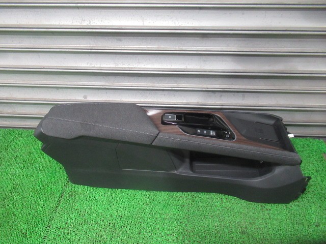 【中古】中古部品 オーラ FSNE13 ｺﾝｿｰﾙﾎﾞｯｸｽ 【3330540100-260312000477100】｜e-cleマート