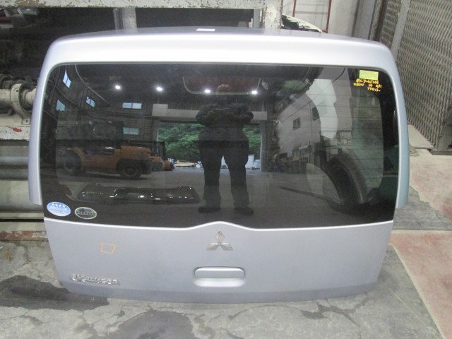 【中古】中古部品 ｅＫワゴン H81W ﾊﾞｯｸﾄﾞｱ 【3310160100-000004526615800】｜e-cleマート