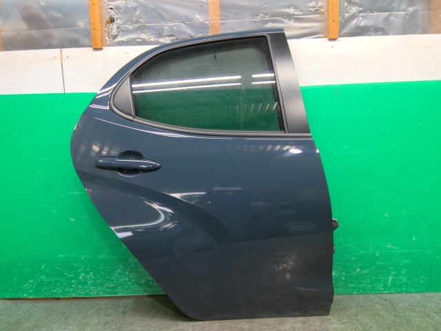 【中古】中古部品 ヤリス MXPH14 右リアドア 【3260310000-260605000113300】|e-cleマート