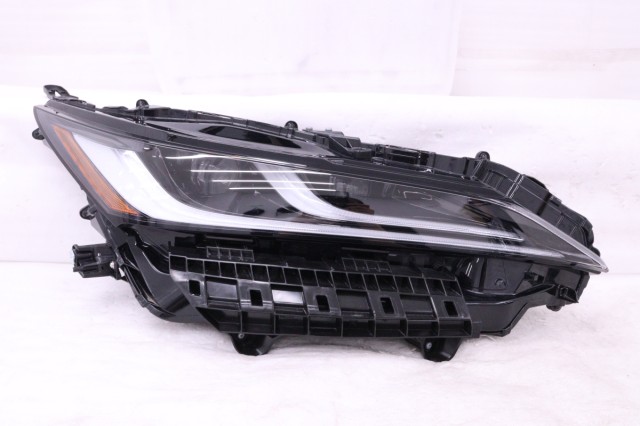 【中古】中古部品 ハリアー MXUA80 右ﾍｯﾄﾞﾗﾝﾌﾟ 【3260520000-260611500610800】｜e-cleマート