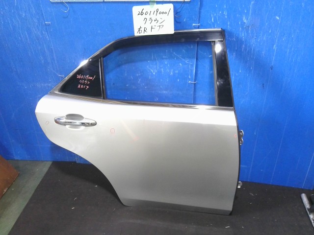 【中古】中古部品 クラウン AWS210 右ﾘｱﾄﾞｱ 【3310220100-260119000113300】｜e-cleマート