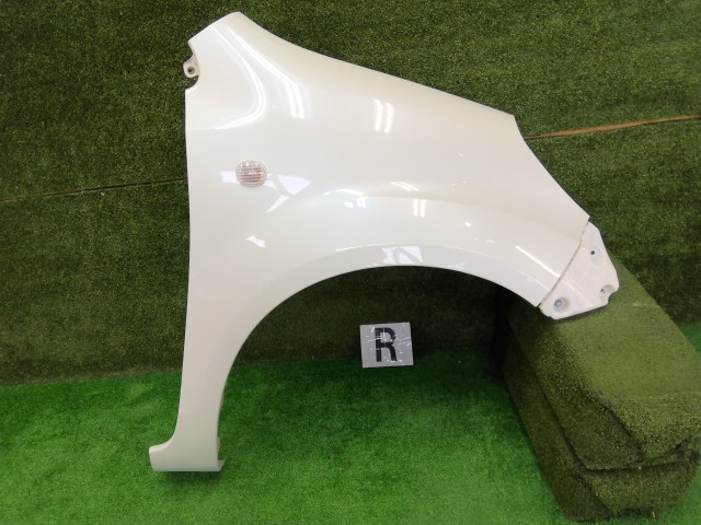 【中古】中古部品 パッソ KGC30 右ﾌﾛﾝﾄﾌｪﾝﾀﾞｰ 【3330200100-252523000010600】｜e-cleマート