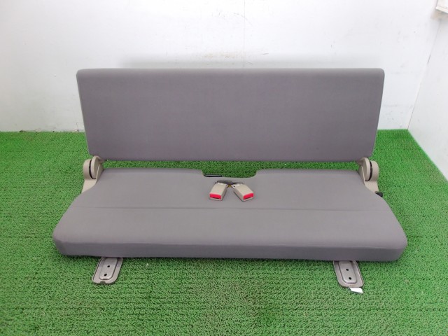 【中古】中古部品 エブリィ DA64V ﾘｱｼｰﾄ 【3310250100-000263018770800】｜e-cleマート 25,226円