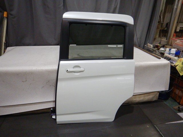 【中古】中古部品 ソリオ MA37S 左ﾘｱﾄﾞｱ 【3330810100-260616000513400】｜e-cleマート