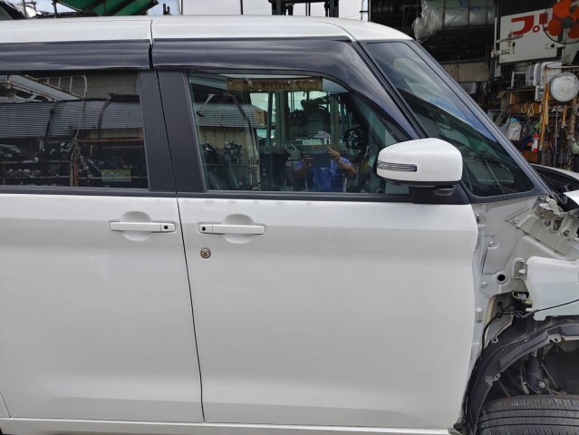 【中古】中古部品 ルークス B44A 右ﾌﾛﾝﾄﾄﾞｱ 【3310080100-260615000113100】｜e-cleマート