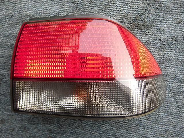 【中古】中古部品 サーブ 9-3 DB205 右ﾃｰﾙﾗﾝﾌﾟ 【3310070100-001091012015500】