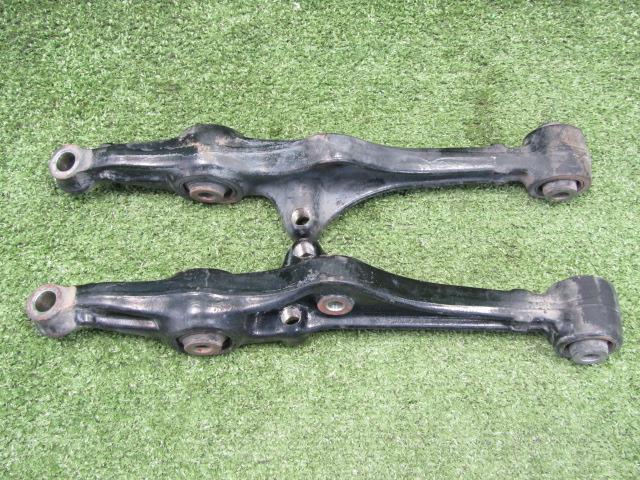 【中古】中古部品 アコード CF6 右フロントロアアーム 【3330200100-230391000051720】|e-cleマート