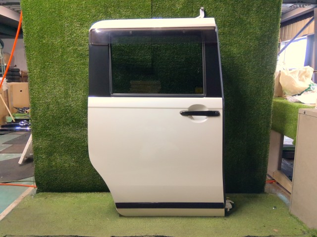 【中古】中古部品 ムーヴキャンバス LA800S 右ﾘｱﾄﾞｱ 【3260460000-260619000113300】｜e-cleマート 15,819円
